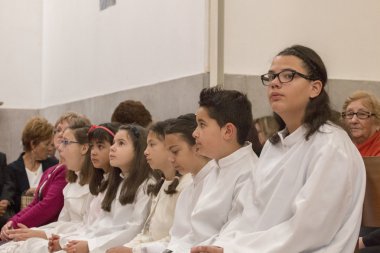 Çiçek meşaleler geleneksel dini geçit