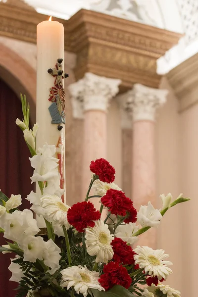 Procissão religiosa tradicional das tochas de flores — Fotografia de Stock