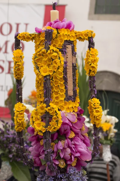 Traditionele religieuze processie van de fakkels van de bloem — Stockfoto