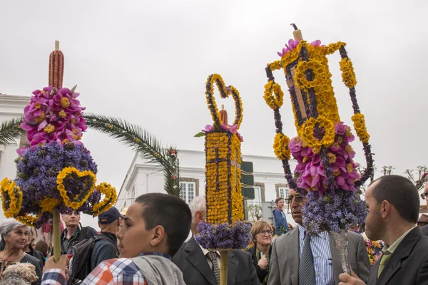 Procesión religiosa tradicional de las antorchas de flores —  Fotos de Stock