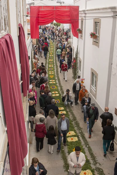 Procession religieuse traditionnelle des torches de fleurs — Photo