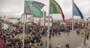 Çiçek meşaleler geleneksel dini geçit