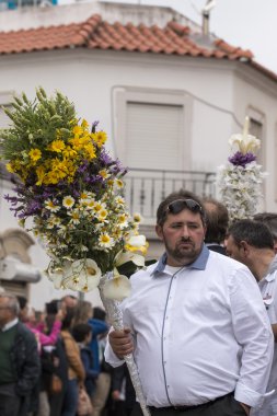 Çiçek meşaleler geleneksel dini geçit