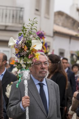 Çiçek meşaleler geleneksel dini geçit