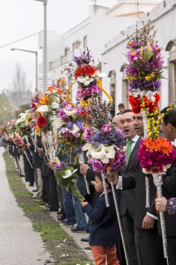 Çiçek meşaleler geleneksel dini geçit