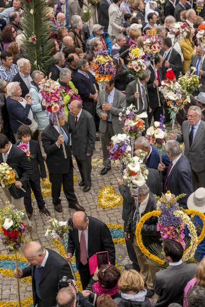 Tradycyjna religijna procesja z pochodniami kwiat — Zdjęcie stockowe