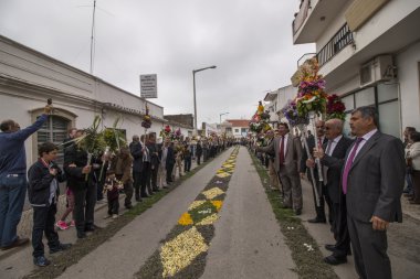 Çiçek meşaleler geleneksel dini geçit