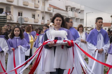 Çiçek meşaleler geleneksel dini geçit