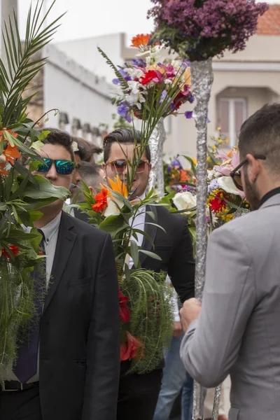 Tradycyjna religijna procesja z pochodniami kwiat — Zdjęcie stockowe