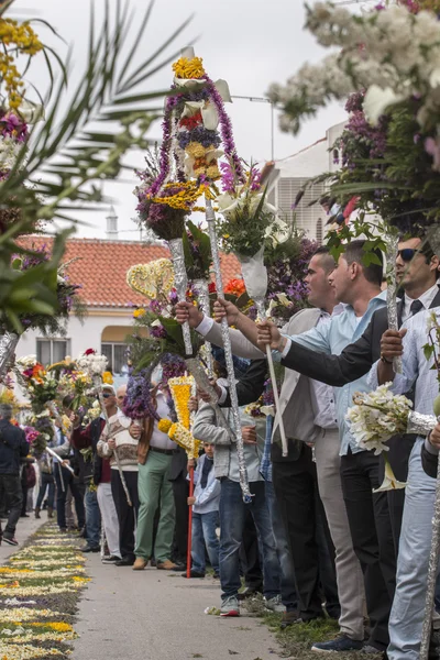 Tradycyjna religijna procesja z pochodniami kwiat — Zdjęcie stockowe