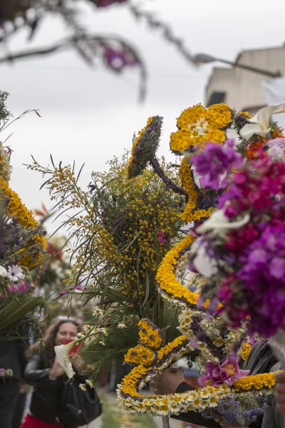 Traditionele religieuze processie van de fakkels van de bloem — Stockfoto