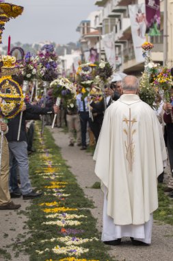 Çiçek meşaleler geleneksel dini geçit