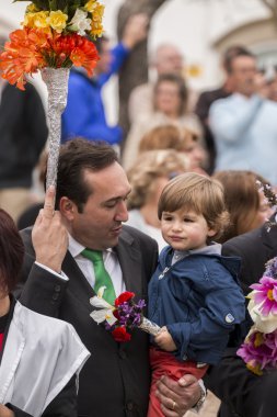 Çiçek meşaleler geleneksel dini geçit