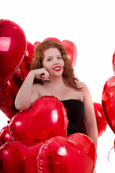 Gelukkig jong meisje tussen rode ballonnen — Stockfoto