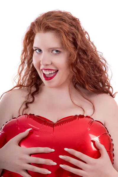 Feliz joven sosteniendo un globo rojo — Foto de Stock