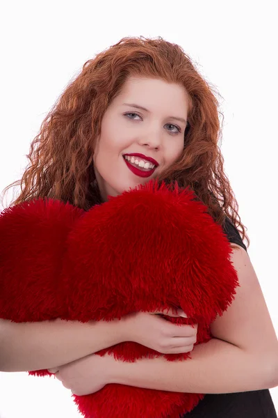 Glad ung flicka med ett rött hjärta — Stockfoto