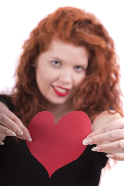 Glückliches junges Mädchen mit rotem Herz — Stockfoto