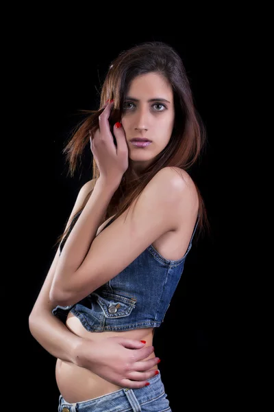 Sensual joven mujer en jean desgaste —  Fotos de Stock