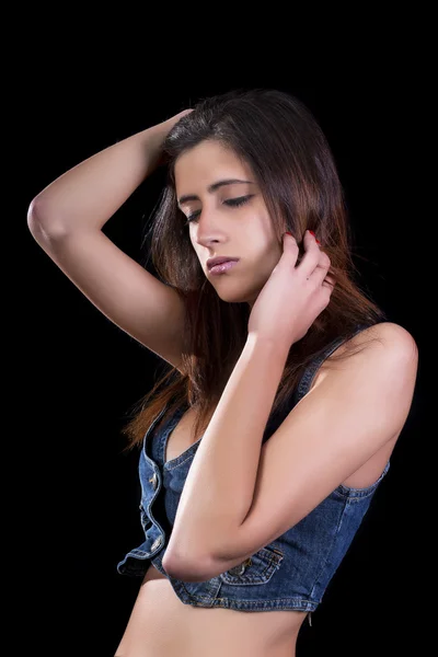Sensuele jonge vrouw in jean slijtage — Stockfoto