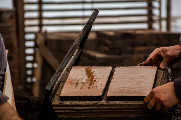 Mold tool to create traditional mud bricks — Stock Photo, Image