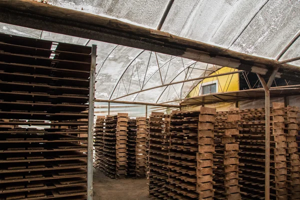 Fábrica tradicional de producción de ladrillo de barro . — Foto de Stock