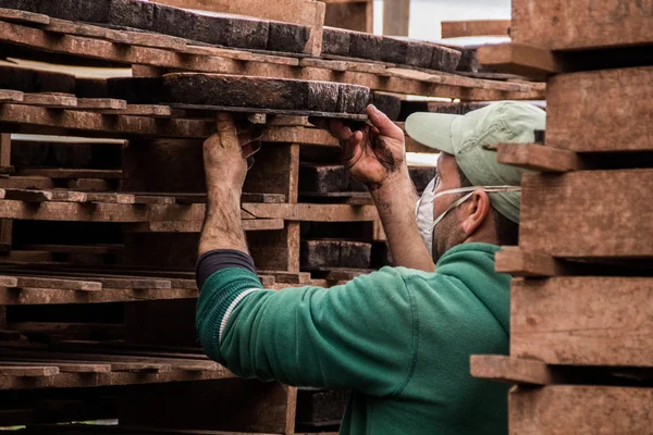 Hagyományos sár termelési Téglagyár. — Stock Fotó