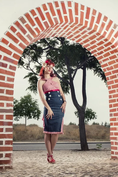 Mulher em roupas de estilo vintage — Fotografia de Stock