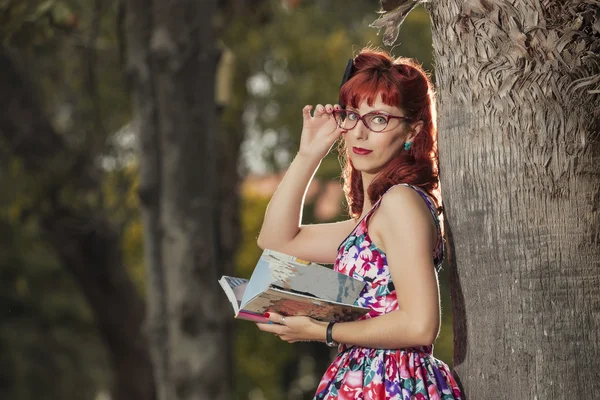 Frau in Vintage-Kleidung — Stockfoto