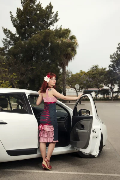 Pinup jeune femme dans le style vintage — Photo