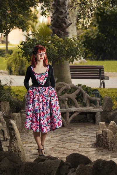 Mujer en ropa de estilo vintage —  Fotos de Stock