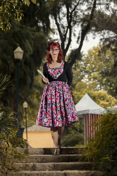 Mujer en ropa de estilo vintage —  Fotos de Stock