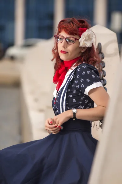 Mulher em roupas de estilo vintage — Fotografia de Stock