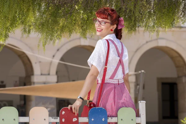 Mulher em roupas de estilo vintage — Fotografia de Stock