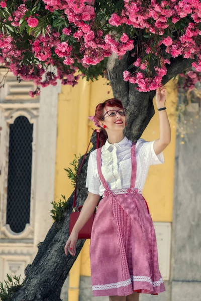 Mulher em roupas de estilo vintage — Fotografia de Stock