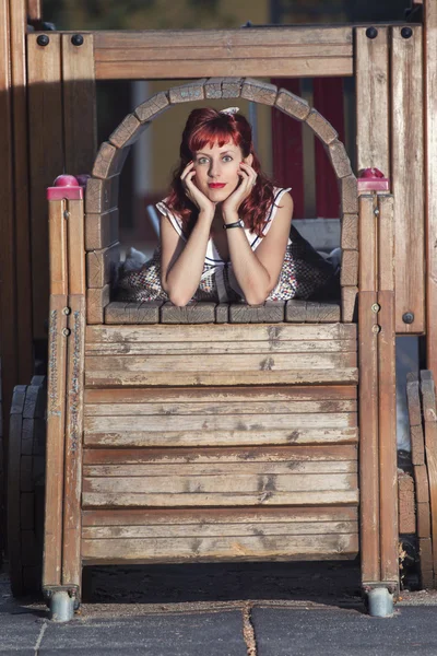 Vrouw in vintage stijl kleding — Stockfoto