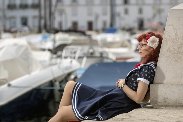 Mulher em roupas de estilo vintage — Fotografia de Stock