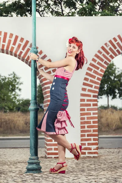 Mulher em roupas de estilo vintage — Fotografia de Stock