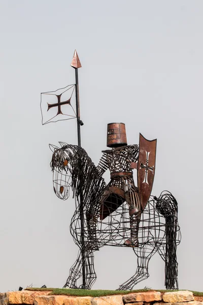 Statue en fer d'un chevalier médiéval — Photo