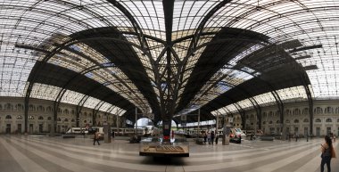 güzel büyük Fransız tren istasyonu Barselona