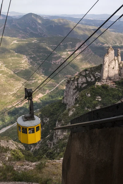 Belas montanhas de Montserrat, onde uma famosa abadia beneditina — Fotografia de Stock