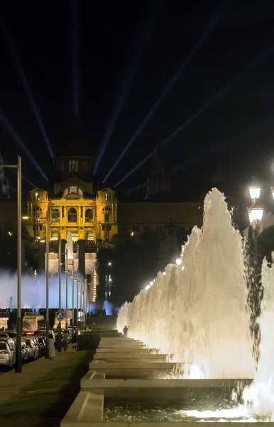 Vista nocturna de la carretera que conduce al Museo Nacional de Arte — Foto de Stock