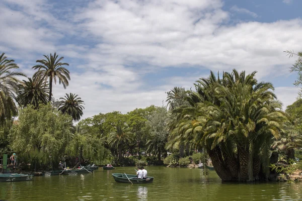 Bellissimo Parco della Cittadella (Parc de la Ciutadella ) — Foto Stock