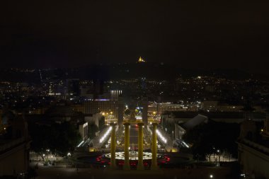 National Museum yakınındaki çeşmenin gece görünümü