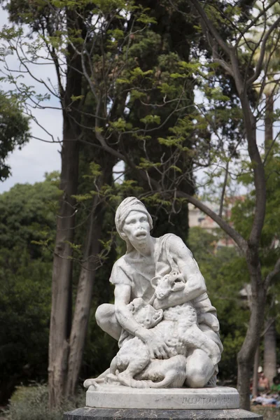 Μικρό άγαλμα στο πάρκο Ακρόπολης — Φωτογραφία Αρχείου