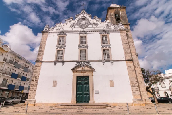 Den huvudsakliga kyrkan av staden Olhão — Stockfoto