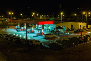 kentsel benzin istasyonu akşam çalışma