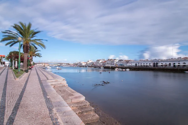 Cidade pitoresca de Tavira, Portugal — Fotografia de Stock