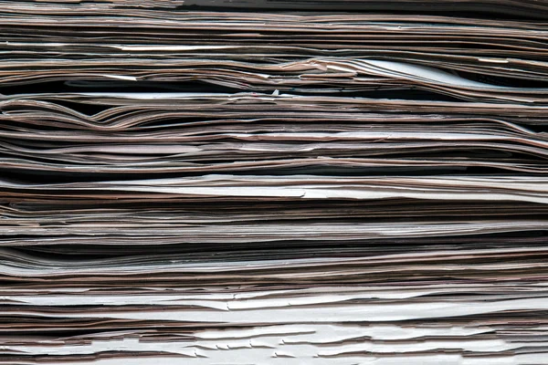 Σωρό των εφημερίδων που στοιβάζονται — Φωτογραφία Αρχείου