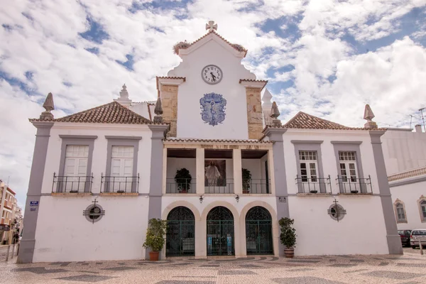 Den huvudsakliga kyrkan av staden Olhão — Stockfoto