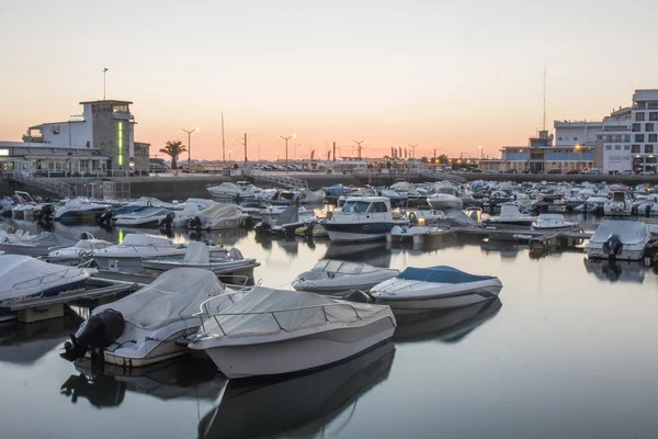 Faro şehir barışçıl marina — Stok fotoğraf